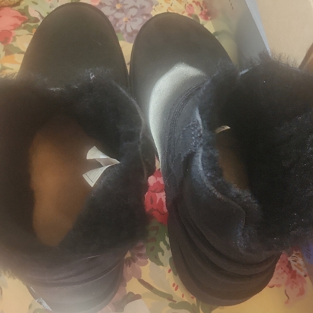 Its In good condition. UGG Black Ankle Boots. I wore it once. No Box - Picture 5 of 6